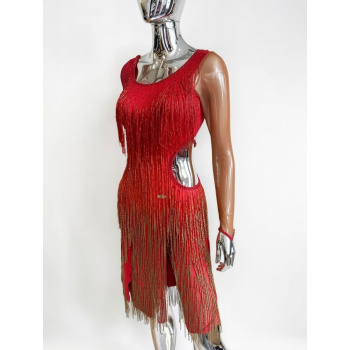 Dámske tanečné šaty s červenými strapcami