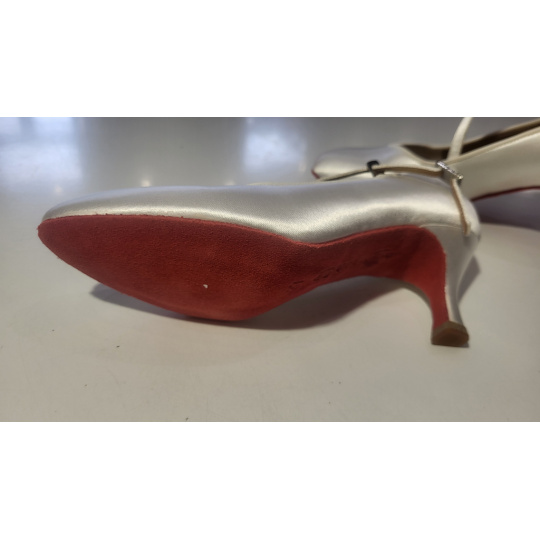 138 BD red sole