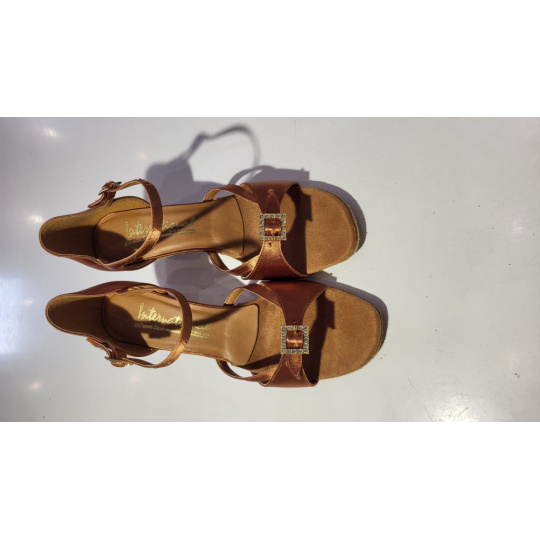 International dance shoes výpredaj