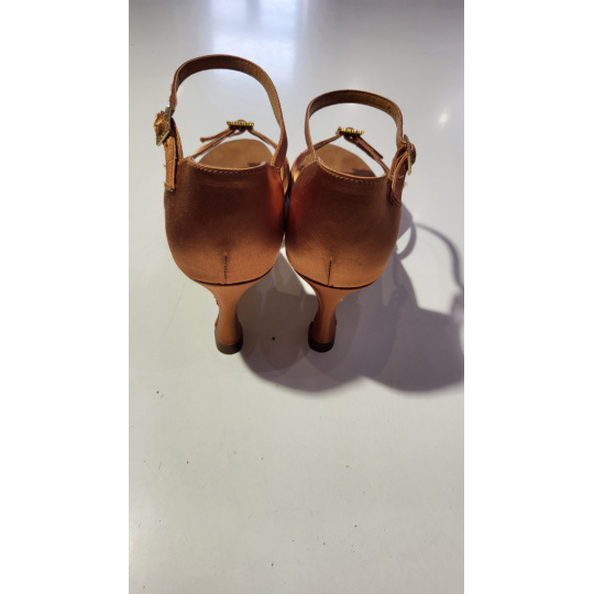 International dance shoes výpredaj